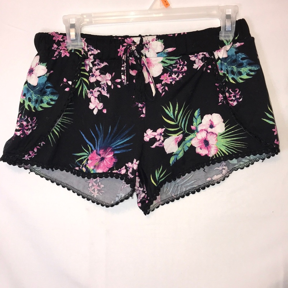 3/$25 Floral flowy shorts